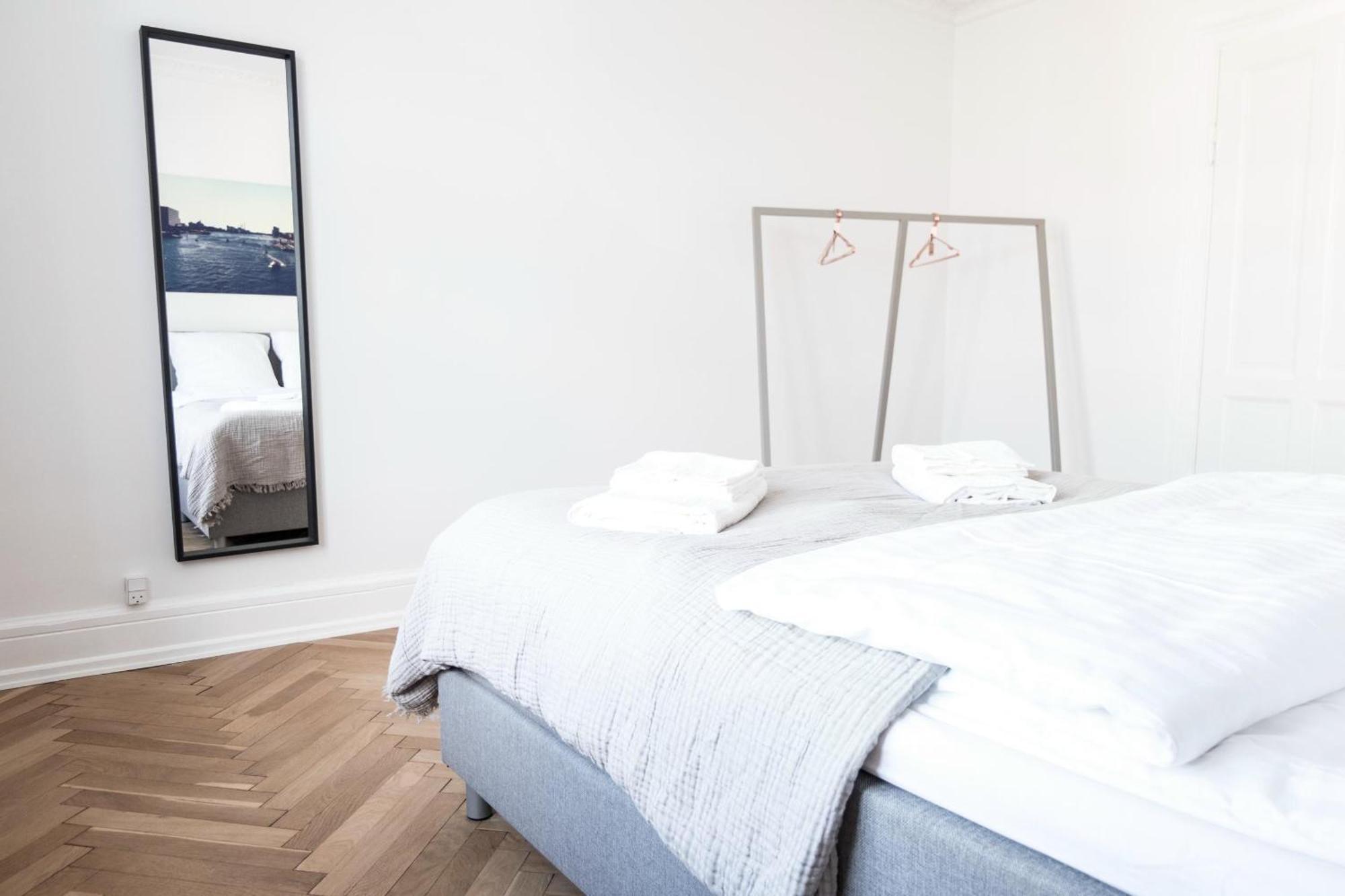 Beautiful 2-bed With Large Balcony Lejlighed