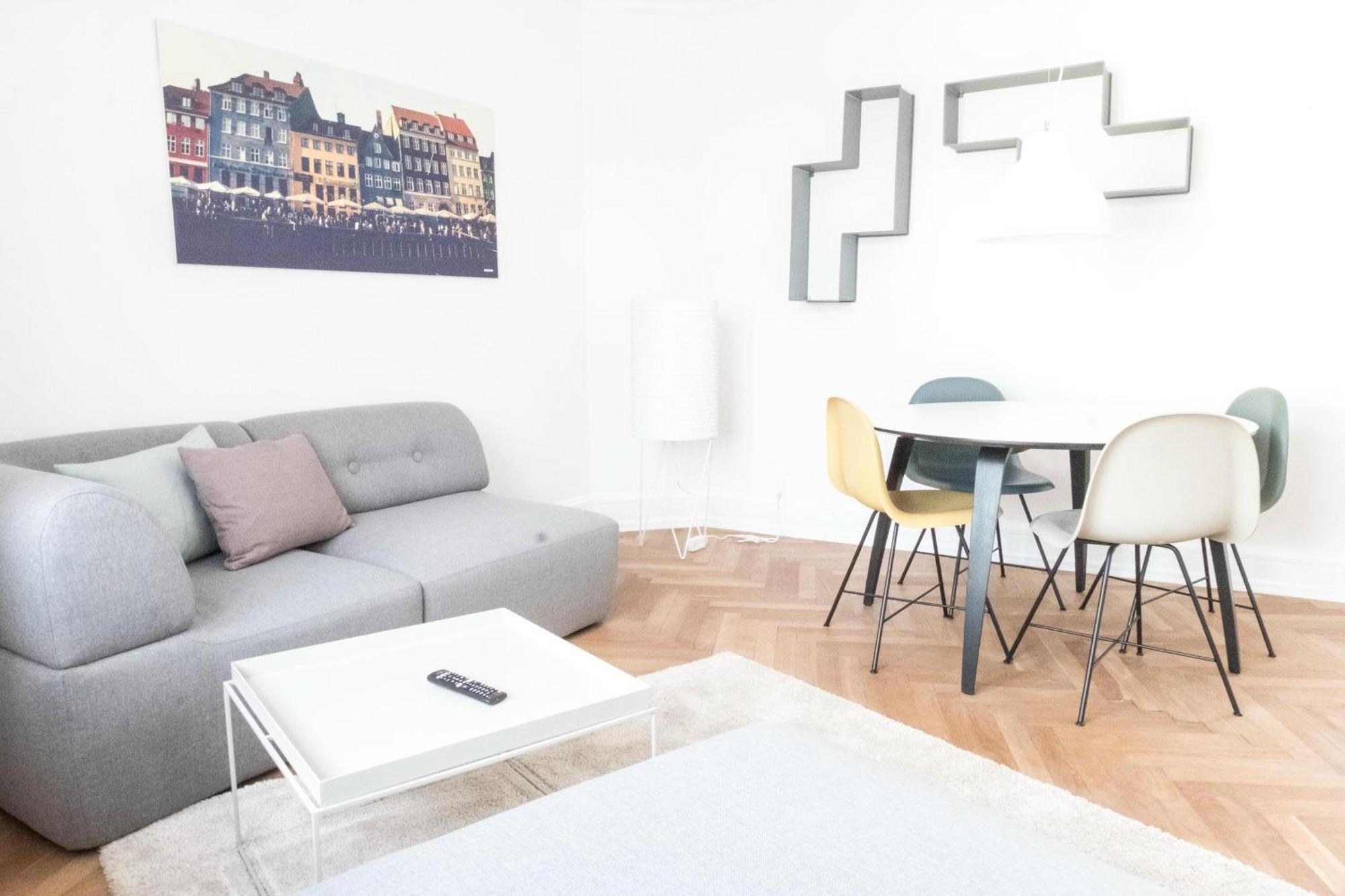 Apartment Beautiful 2-bed With Large Balcony *